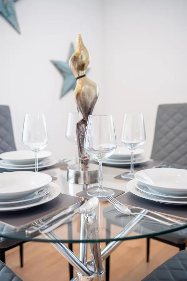Apartment Bv Charming Studio With Free Private Parking, 10 Minutes From Town Centre Leeds  United Kingdom
