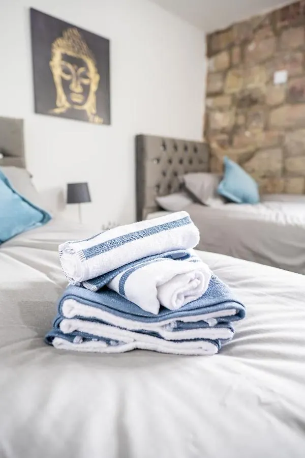 Bv Charming Studio With Free Private Parking, 10 Minutes From Town Centre Leeds  United Kingdom