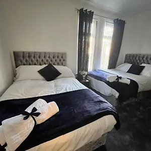 Apartment The Victoria - Close To Centre - Sleeps 8, Leeds (West Yorkshire)