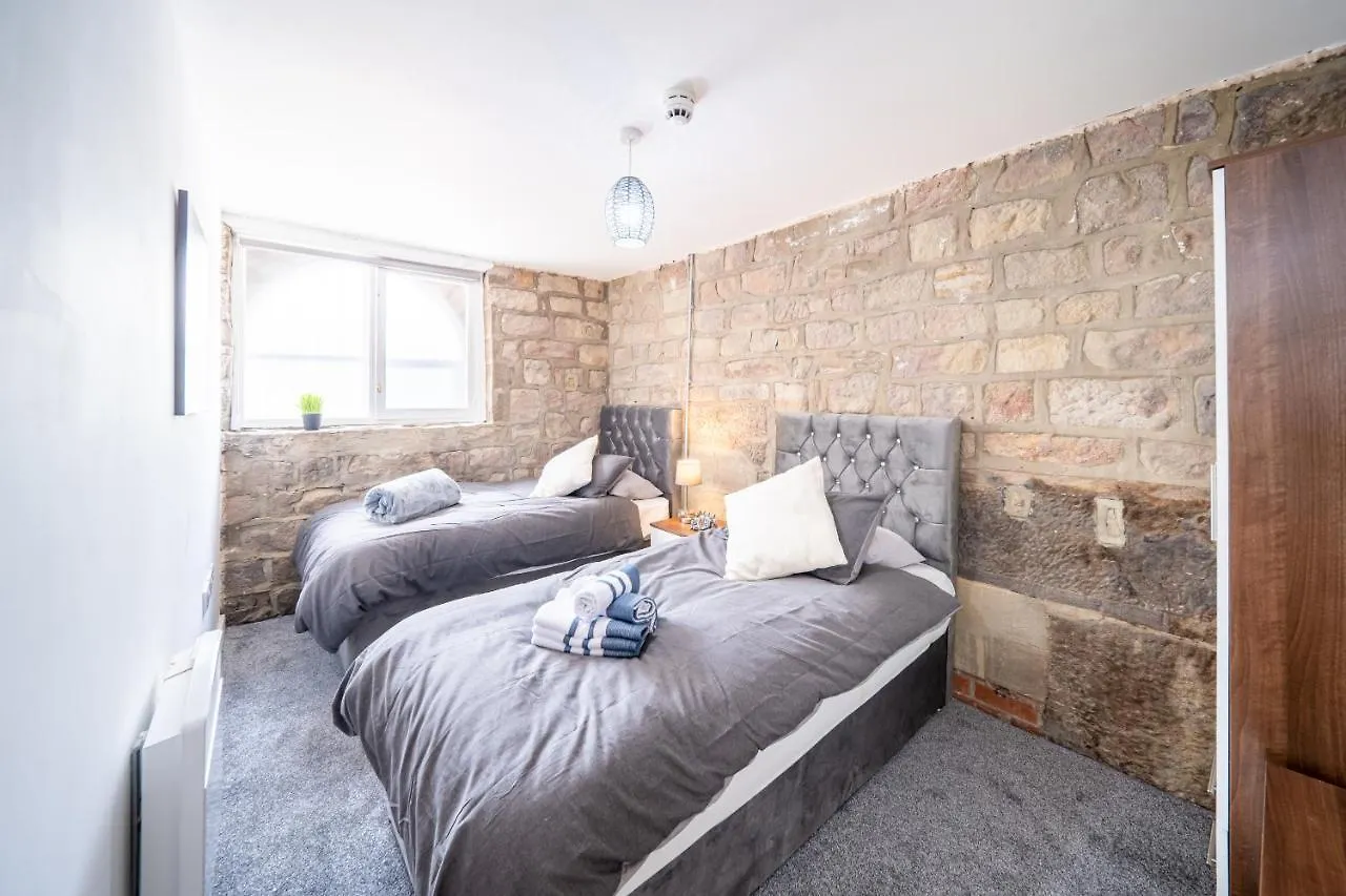 Bv Charming Studio With Free Private Parking, 10 Minutes From Town Centre Leeds  Apartment Leeds (West Yorkshire)