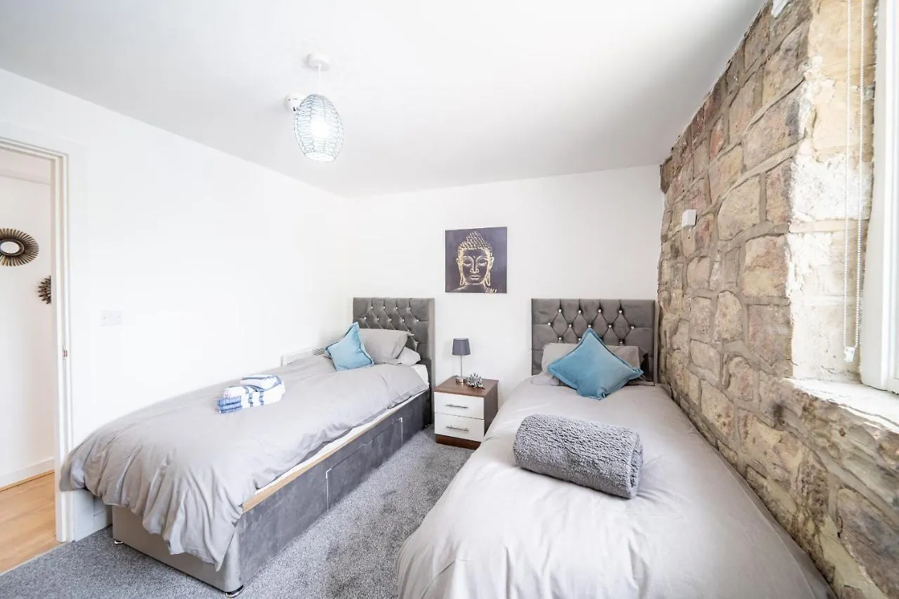 Bv Charming Studio With Free Private Parking, 10 Minutes From Town Centre Leeds  0*, Leeds (West Yorkshire)